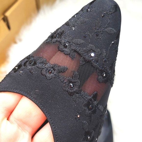 St. John Black Embellshed fabric low slingback Heels 7.5AA - Picture 5 of 10